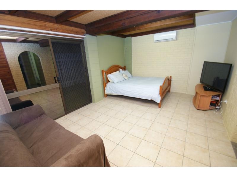 11 Sloane Street, Kalkie QLD 4670