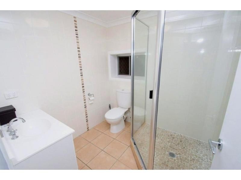 11 Sloane Street, Kalkie QLD 4670