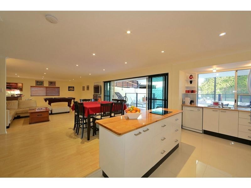 18 Wilson Street, Kepnock QLD 4670