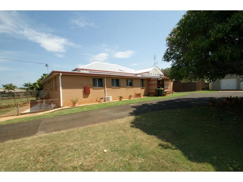 33 Shelley Street, Burnett Heads QLD 4670