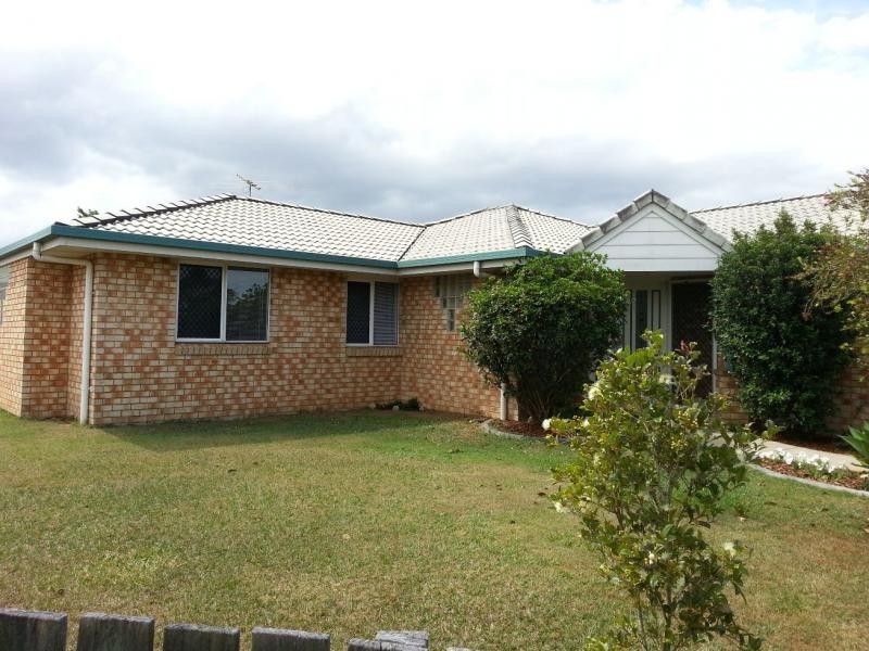 4 Hillmont Crescent, Morayfield QLD 4506