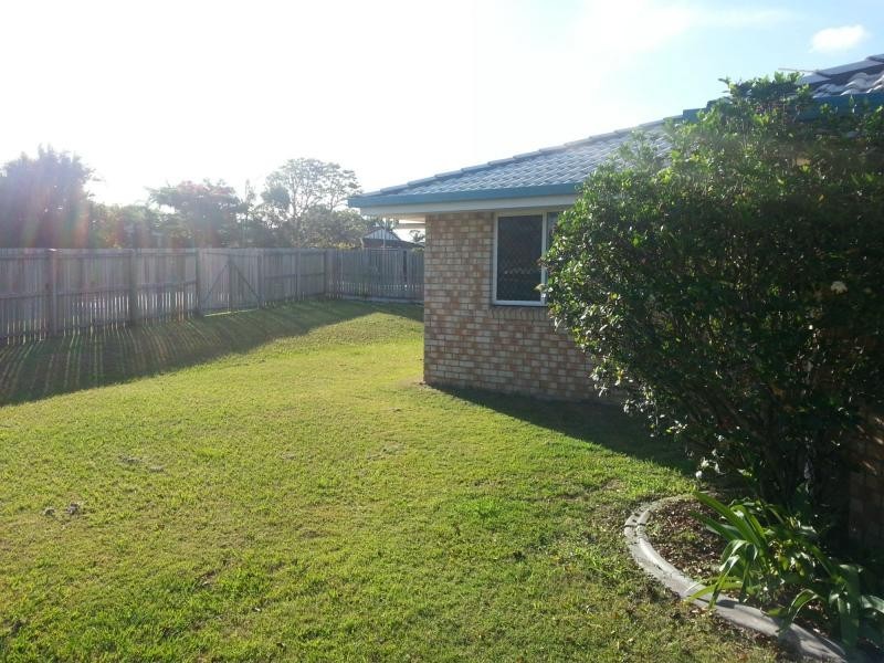 4 Hillmont Crescent, Morayfield QLD 4506
