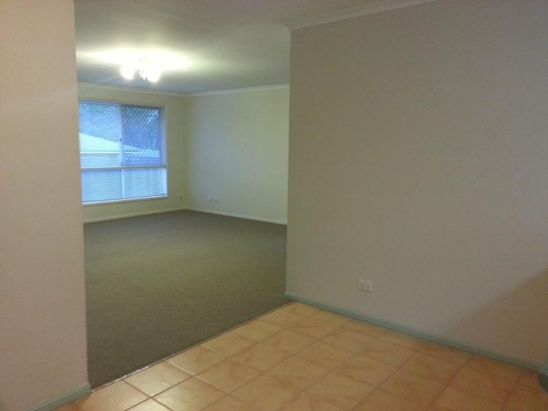 4 Hillmont Crescent, Morayfield QLD 4506