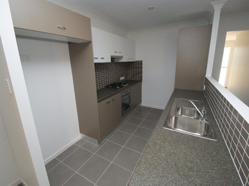 35 Neville Drive, Branyan QLD 4670