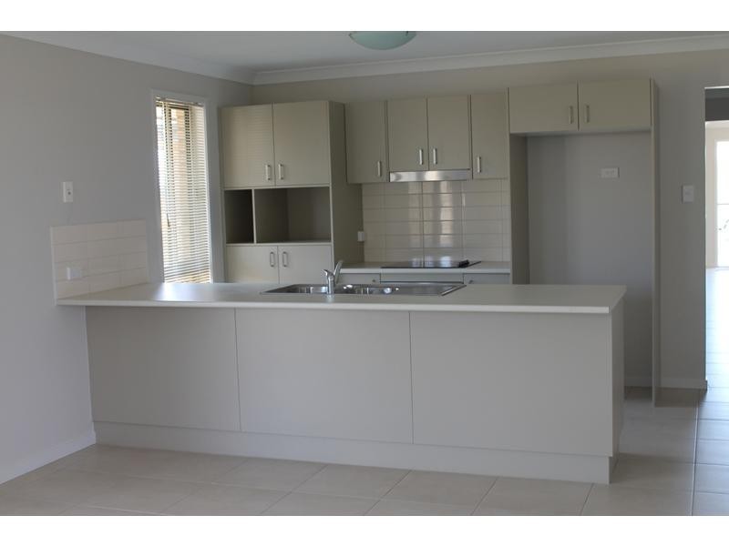 42 Clearview AVe, Thabeban QLD 4670