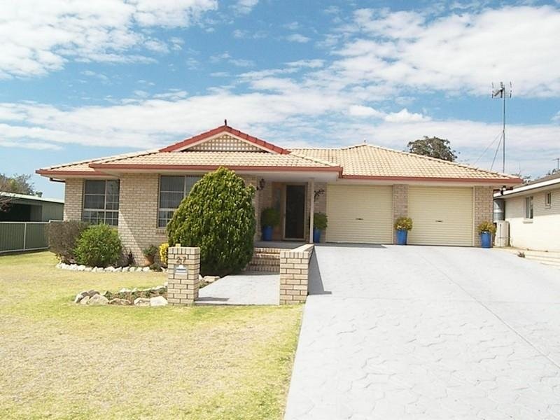 27 Fairway Drive, Warwick QLD 4370