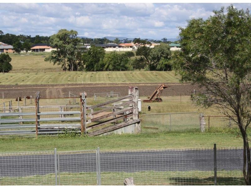 11 River Terrace, Warwick QLD 4370