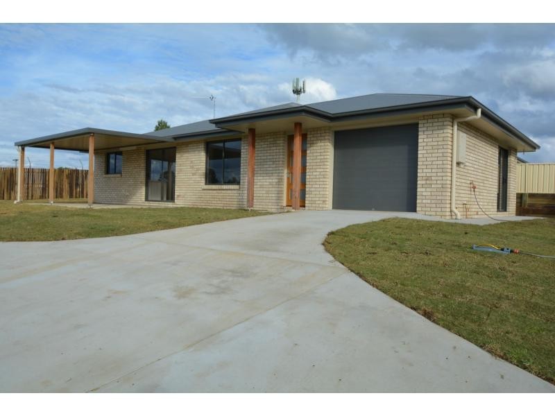 6 Lookout Pl, Rosenthal Heights QLD 4370