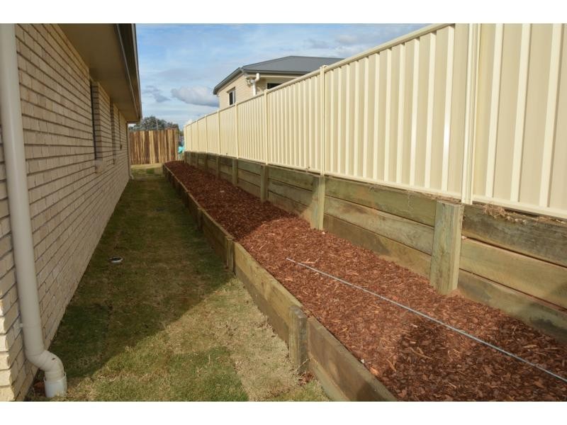 6 Lookout Pl, Rosenthal Heights QLD 4370