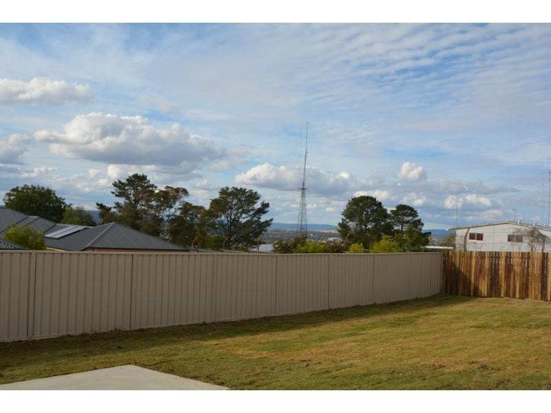 6 Lookout Pl, Rosenthal Heights QLD 4370