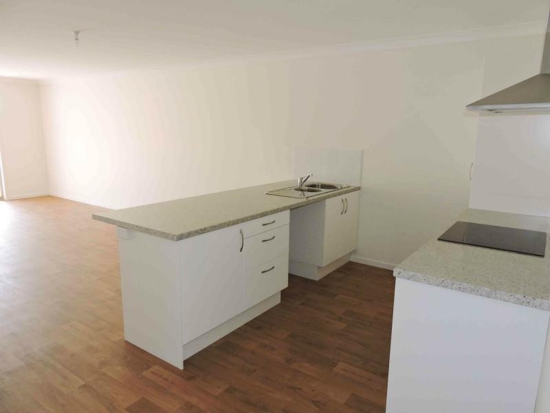 1 & 2/105 Tooth Street, Rosenthal Heights QLD 4370