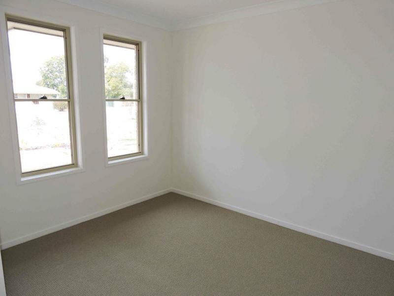 1 & 2/105 Tooth Street, Rosenthal Heights QLD 4370