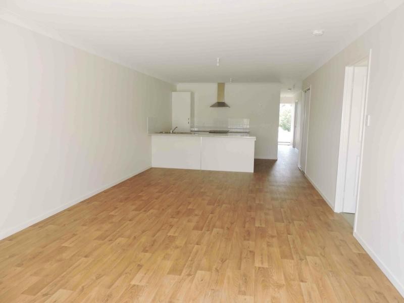 1 & 2/105 Tooth Street, Rosenthal Heights QLD 4370