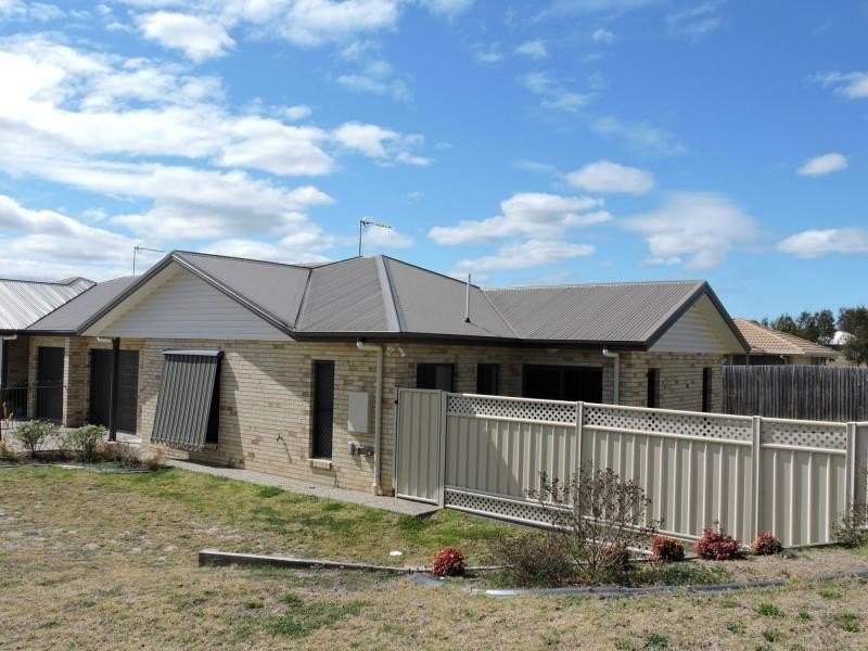 2/193 Ogilvie Road, Warwick QLD 4370