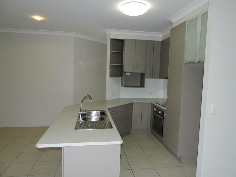 2/193 Ogilvie Road, Warwick QLD 4370