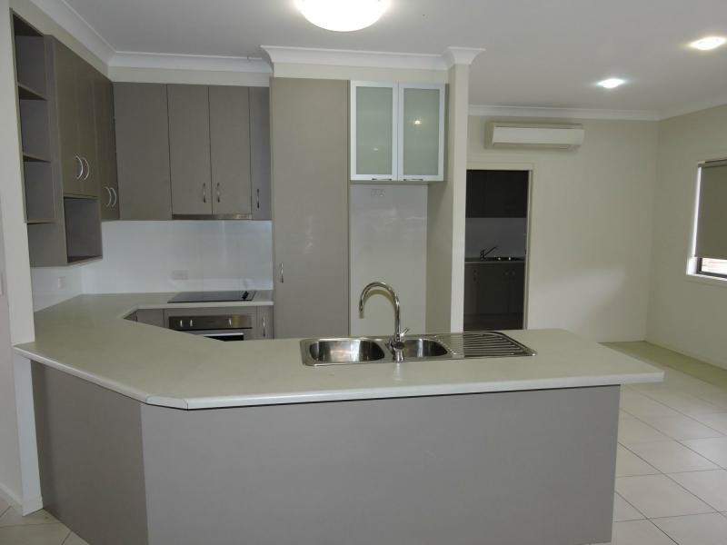 2/193 Ogilvie Road, Warwick QLD 4370