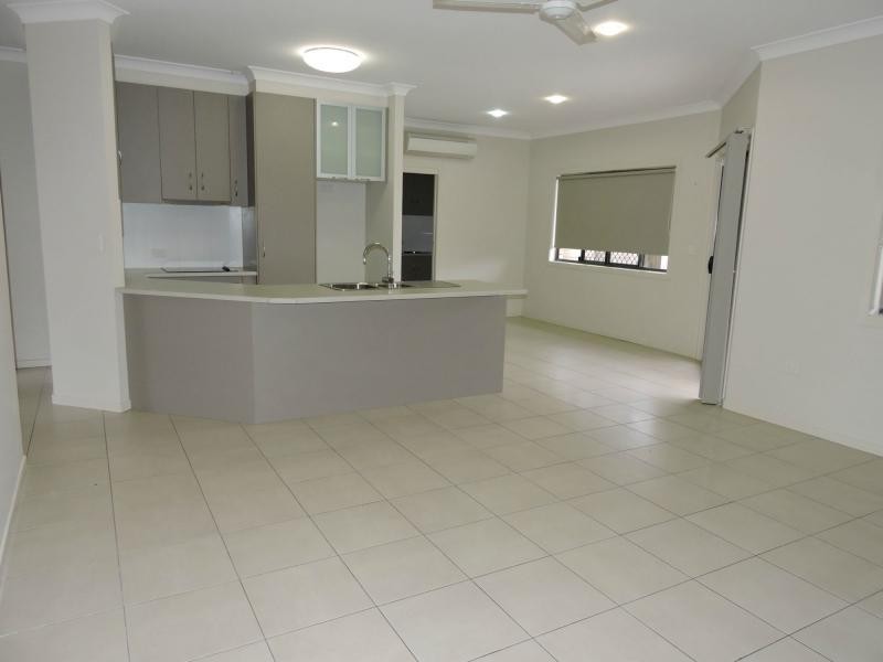 2/193 Ogilvie Road, Warwick QLD 4370