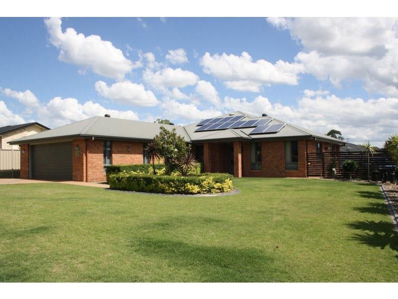 37 Lyons Crescent, Warwick QLD 4370