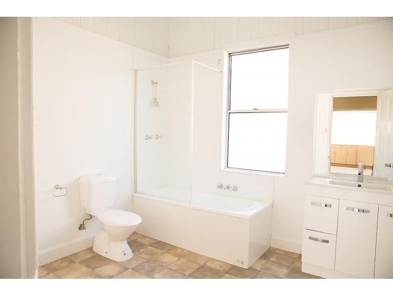 8 Pine Street, Warwick QLD 4370