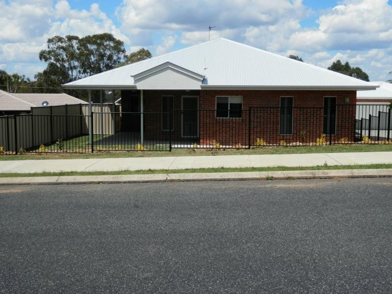 Unit 1/8 Hawker Road, Warwick QLD 4370