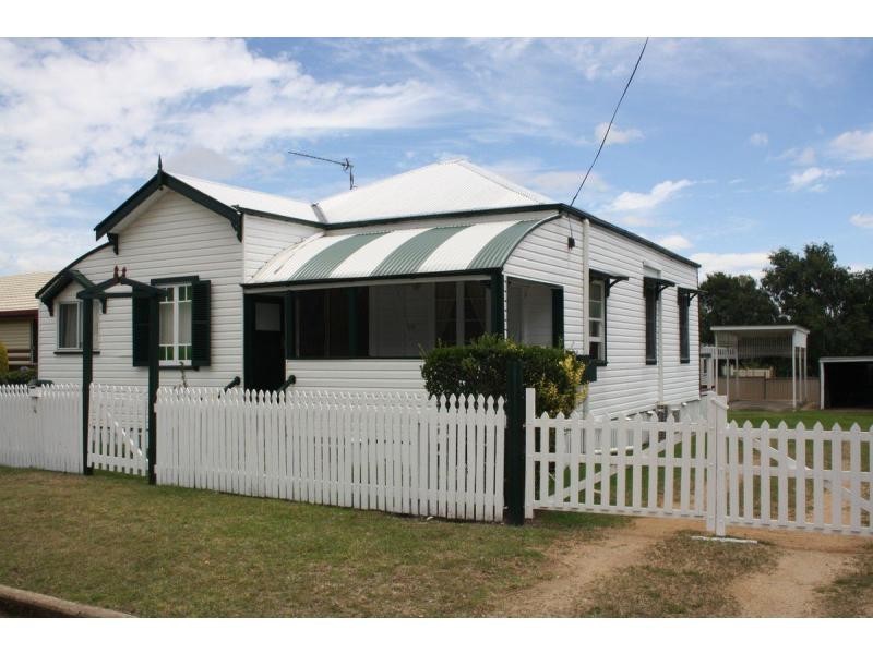 4 Drayton Street, Allora QLD 4362