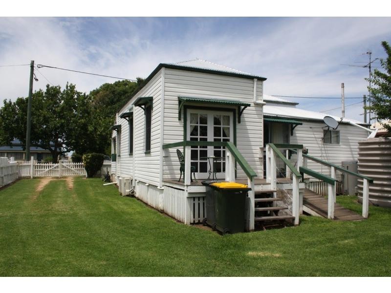 4 Drayton Street, Allora QLD 4362