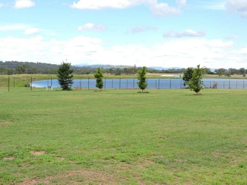 18 Lakeview Avenue, Rosenthal Heights QLD 4370