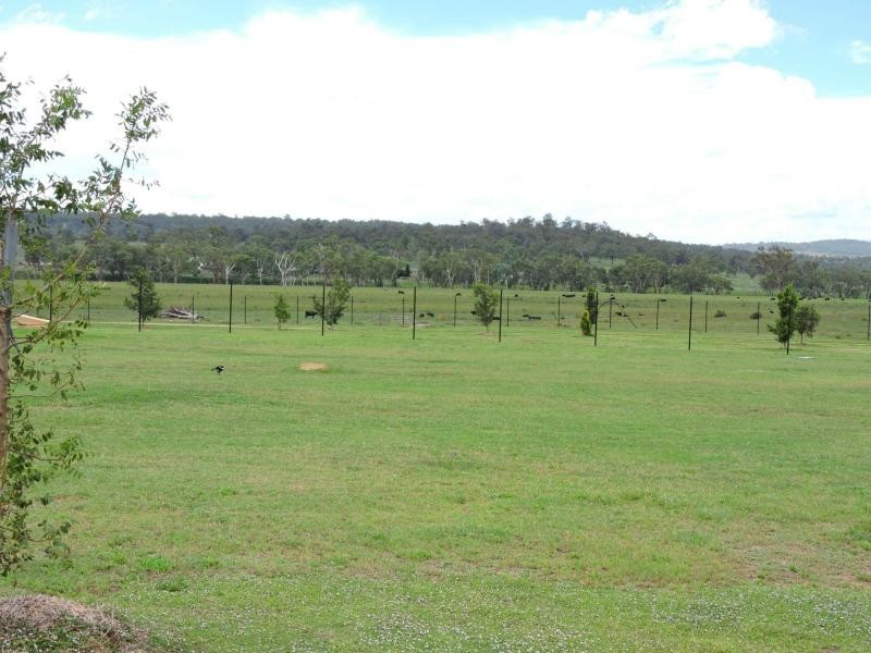 18 Lakeview Avenue, Rosenthal Heights QLD 4370