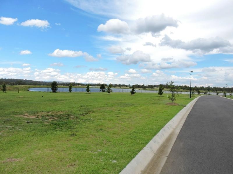 18 Lakeview Avenue, Rosenthal Heights QLD 4370