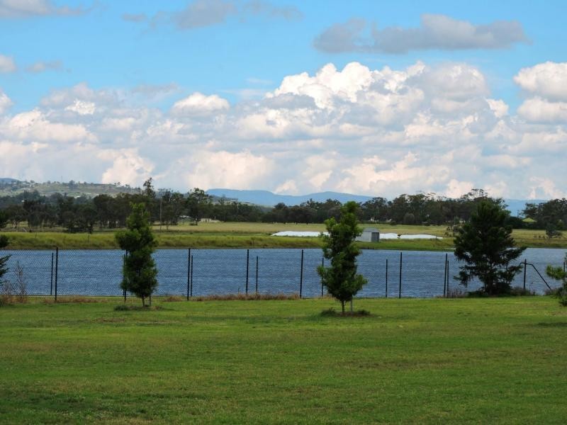 18 Lakeview Avenue, Rosenthal Heights QLD 4370