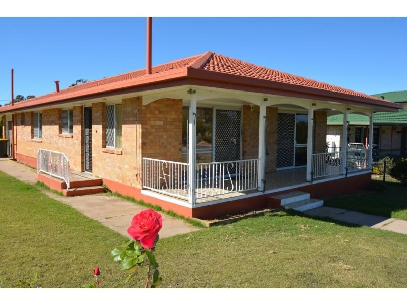 12 Gilbert Cres, Warwick QLD 4370