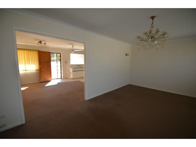 12 Gilbert Cres, Warwick QLD 4370