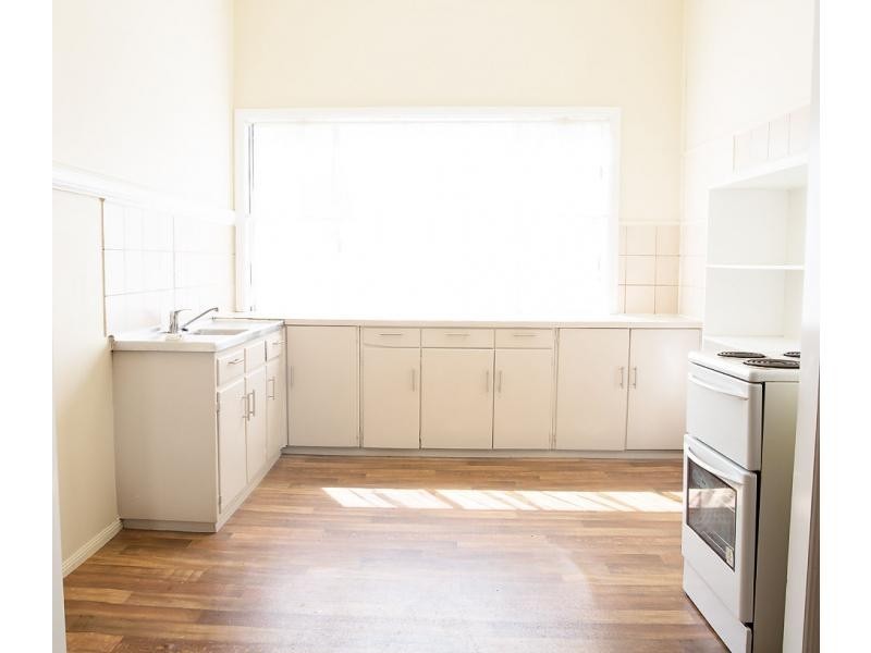 8 Pine Street, Warwick QLD 4370