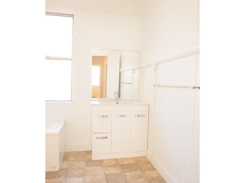 8 Pine Street, Warwick QLD 4370