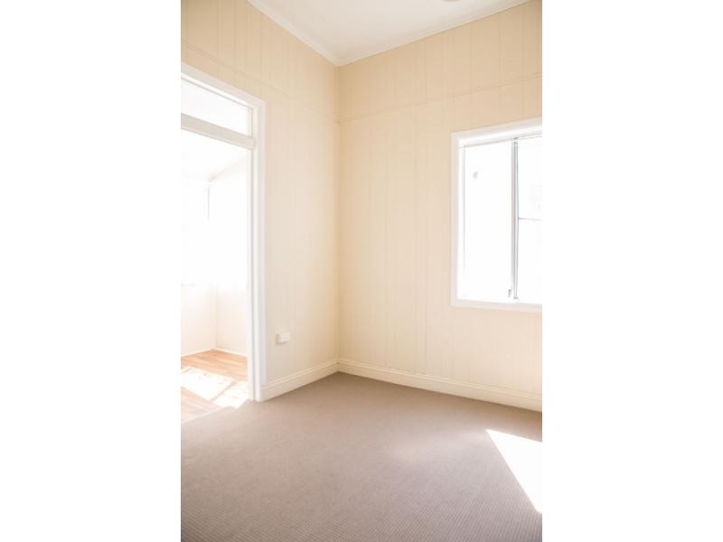 8 Pine Street, Warwick QLD 4370