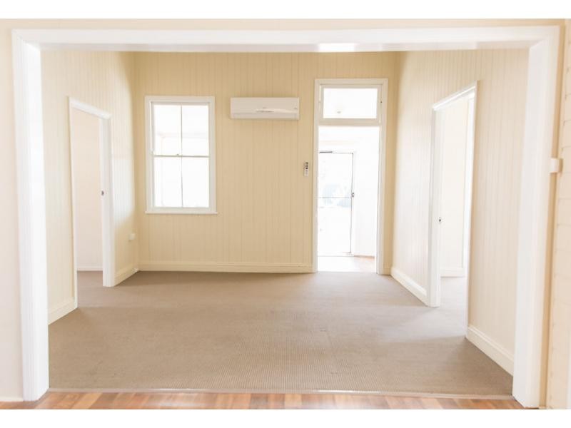 8 Pine Street, Warwick QLD 4370