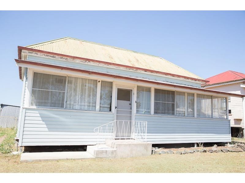 8 Pine Street, Warwick QLD 4370