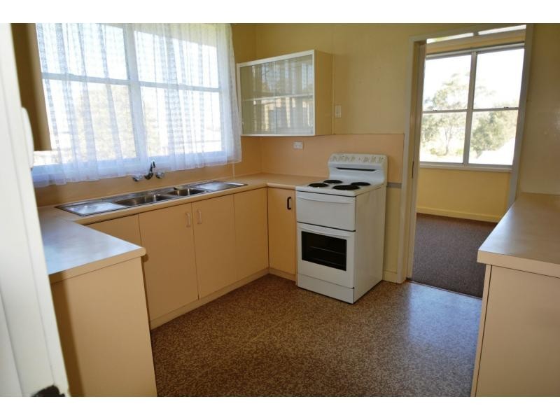 4 Furness Crescent, Warwick QLD 4370