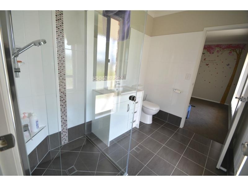8 Condavale Drive, Rosenthal Heights QLD 4370