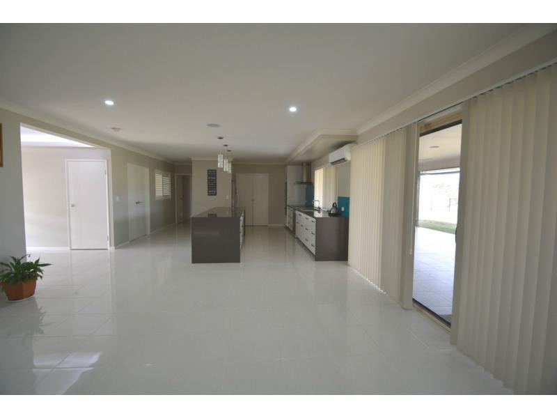 8 Condavale Drive, Rosenthal Heights QLD 4370