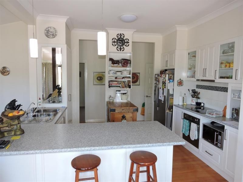 27 Gilbert Crescent, Warwick QLD 4370