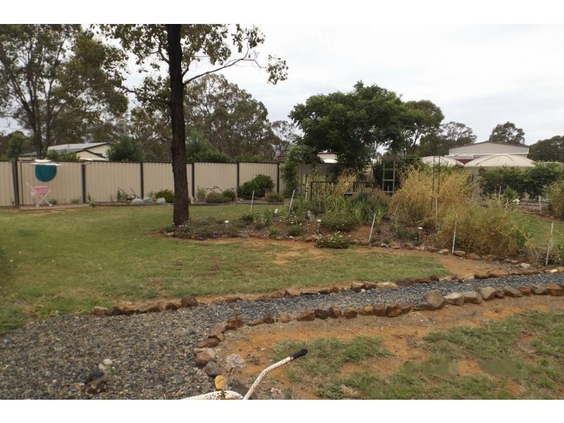 7 Leslie Lane, Hendon QLD 4362