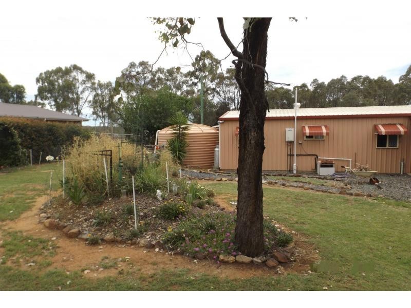 7 Leslie Lane, Hendon QLD 4362