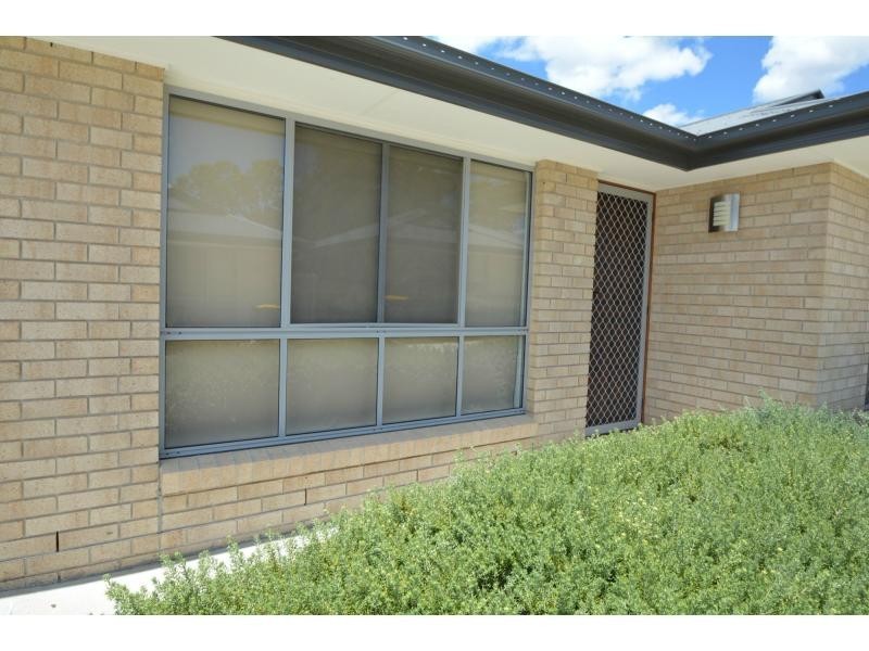 2 – 208 Wood Street, Warwick QLD 4370