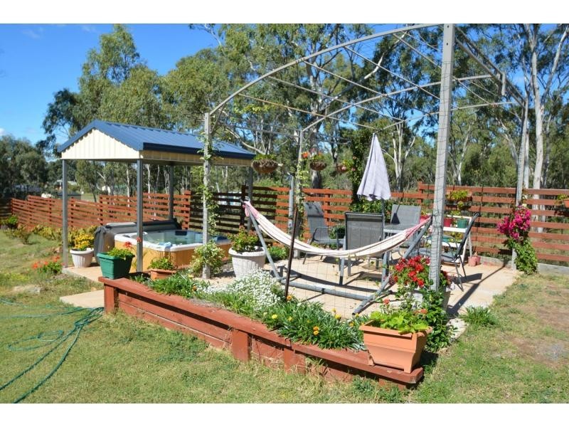 10 Elliot Street, Pratten QLD 4370