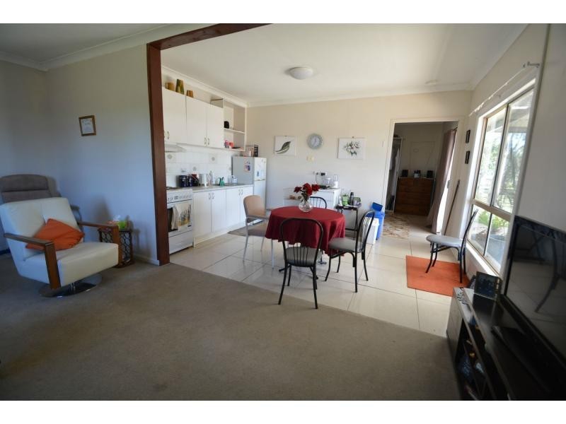 10 Elliot Street, Pratten QLD 4370