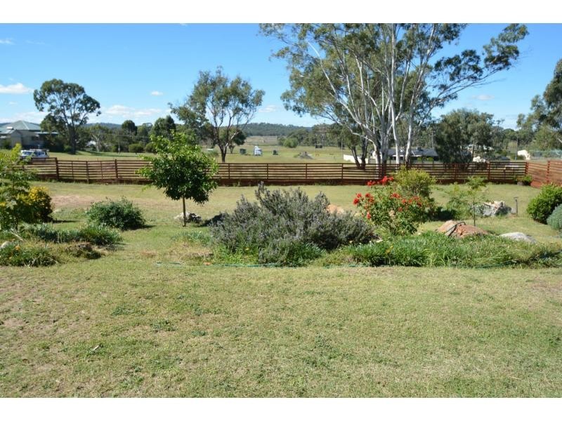 10 Elliot Street, Pratten QLD 4370