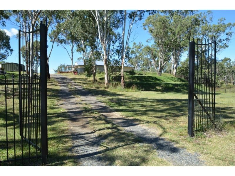 10 Elliot Street, Pratten QLD 4370