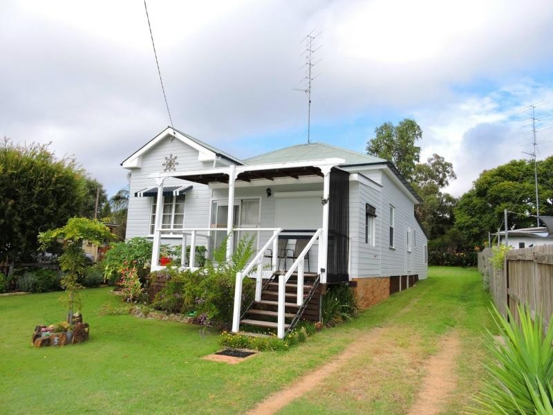 140 Pratten Street, Warwick QLD 4370