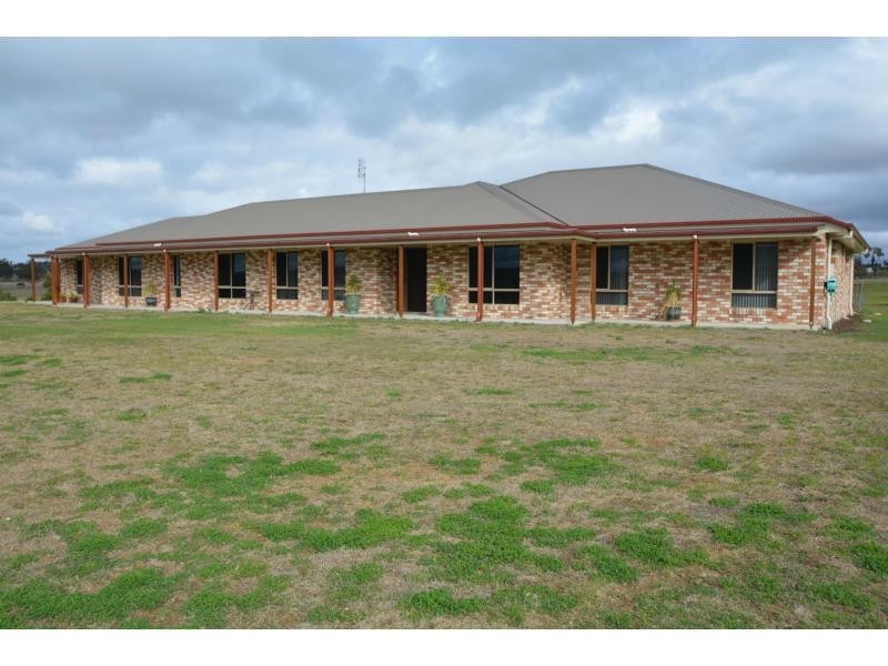 8 Condavale Drive, Rosenthal Heights QLD 4370